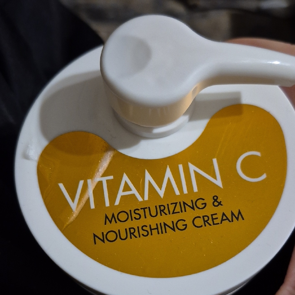 Vitamin C Moisturizing & Nourishing Cream - White and Yellow